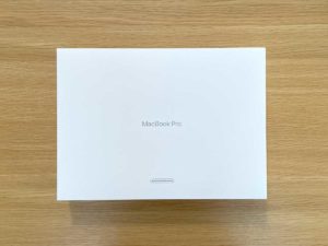 MacBookProのパッケージ写真（表）